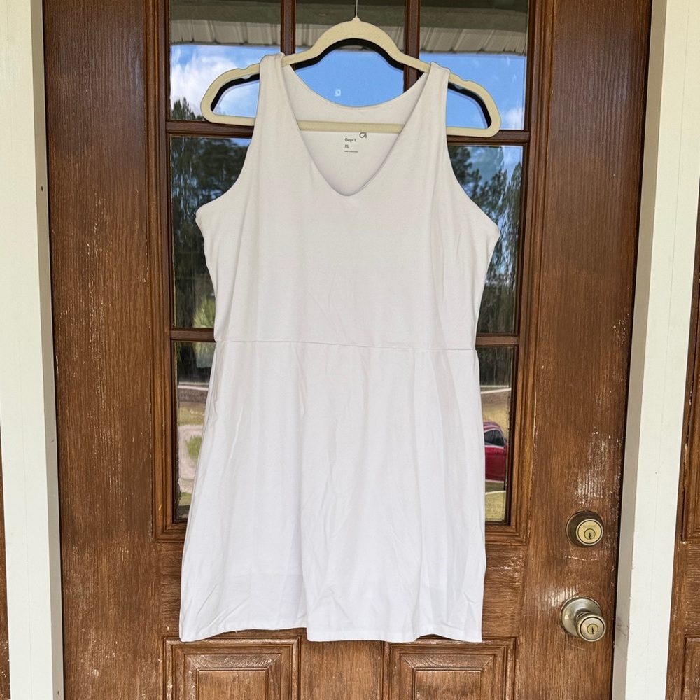 GAP White GapFit XL Performance Top